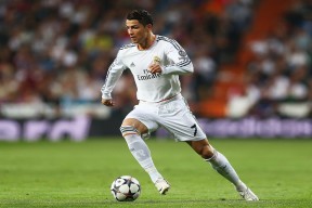 欧冠十六强次回合：曼联主场0比0无力翻盘 拜仁凭两回合总比分晋级八强